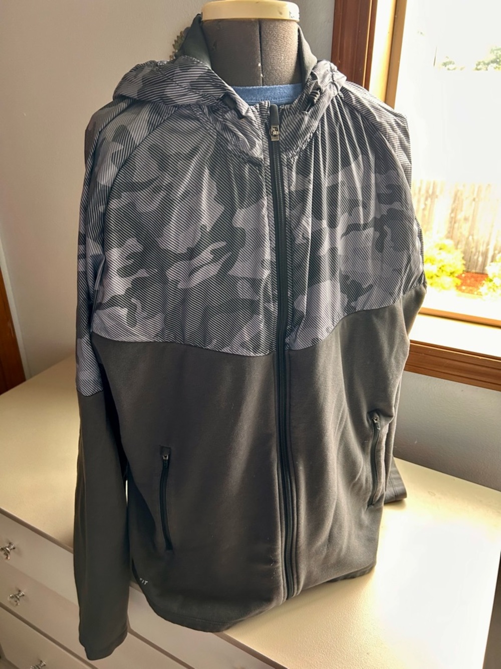 Men's Nike Hooded Zip Jacket - Gray camo dri-fit